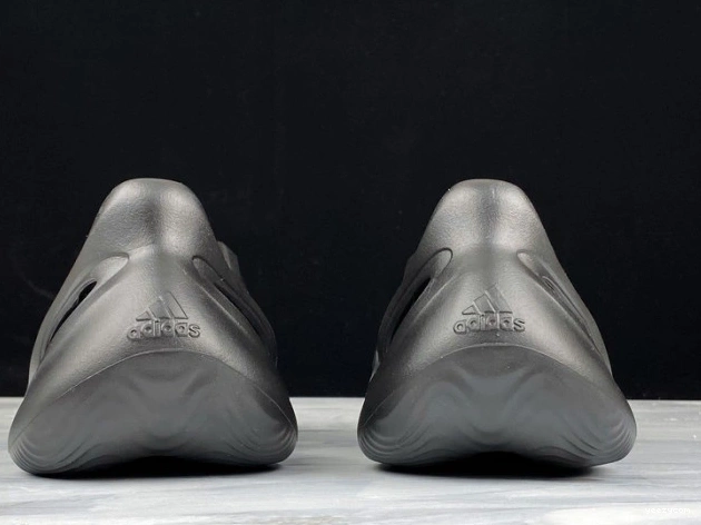 Slide Runner Foam Yeezy 1124